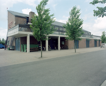 118359 Gezicht op het clubgebouw van de sportvereniging DESTO (Strijlandweg 2) in het sportpark Strijland te Utrecht.